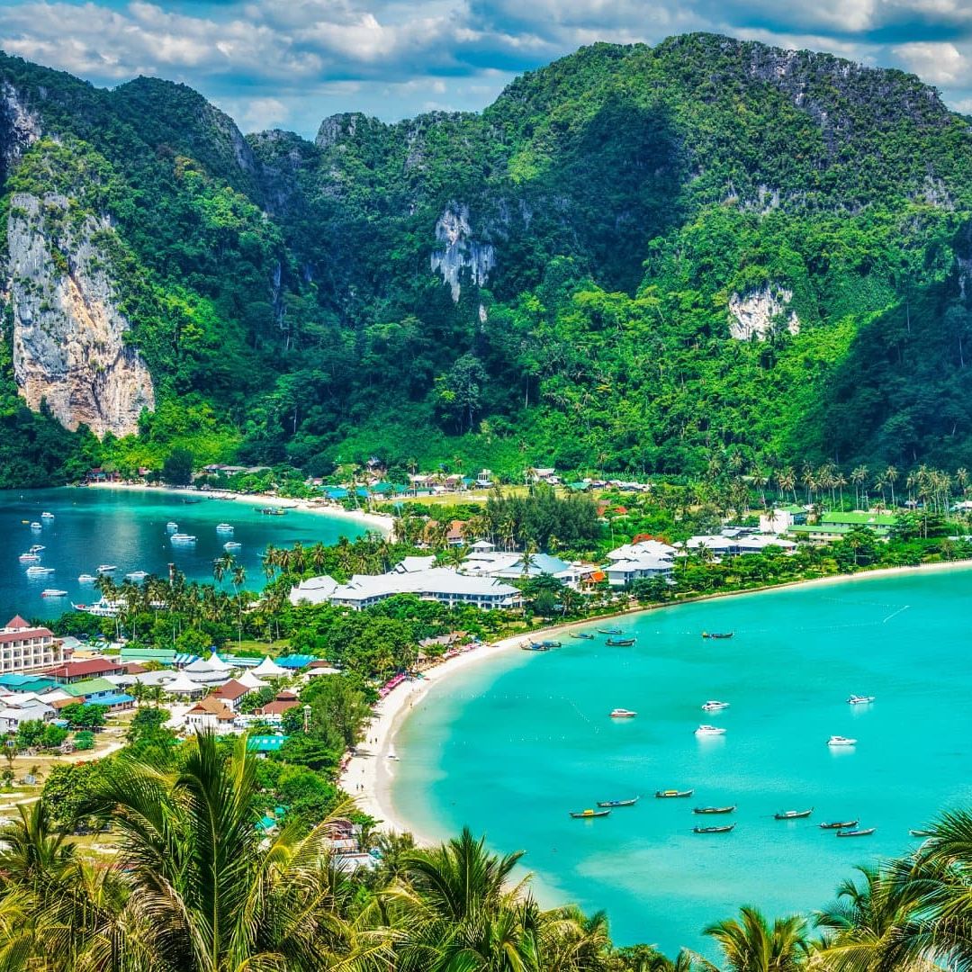 Phi Phi Island Tour ab Phuket mit tropischer Inselkulisse in Thailand