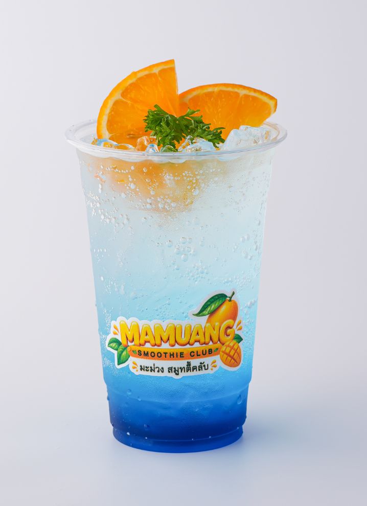 Blue Soda mit Eis und Orange im Mamuang Smoothie Club Phuket